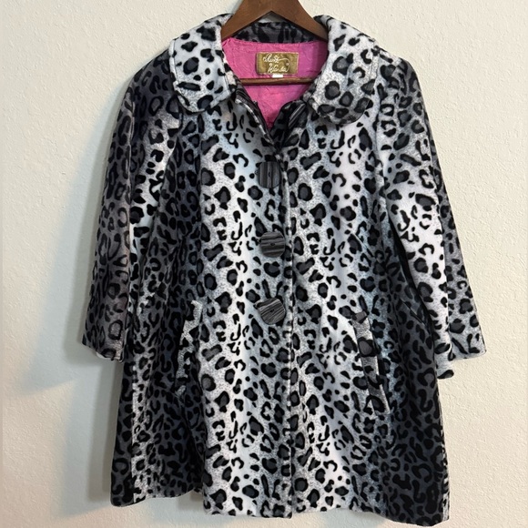 Anthropologie Jackets & Blazers - Anthropologie Aunt Wanda Grey Faux Fur Snow Leopard Print 3/4 Sleeve Jacket